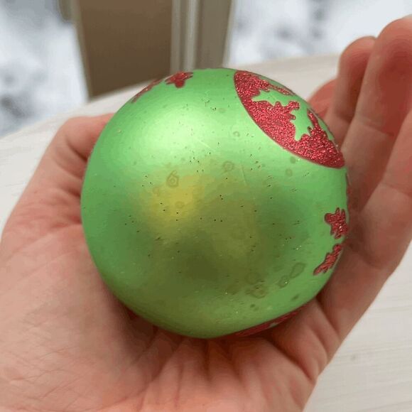 Vintage Green & Red Glass Ornaments Set of 6 Glittered Snowflake & Icicle - Picture 4 of 5